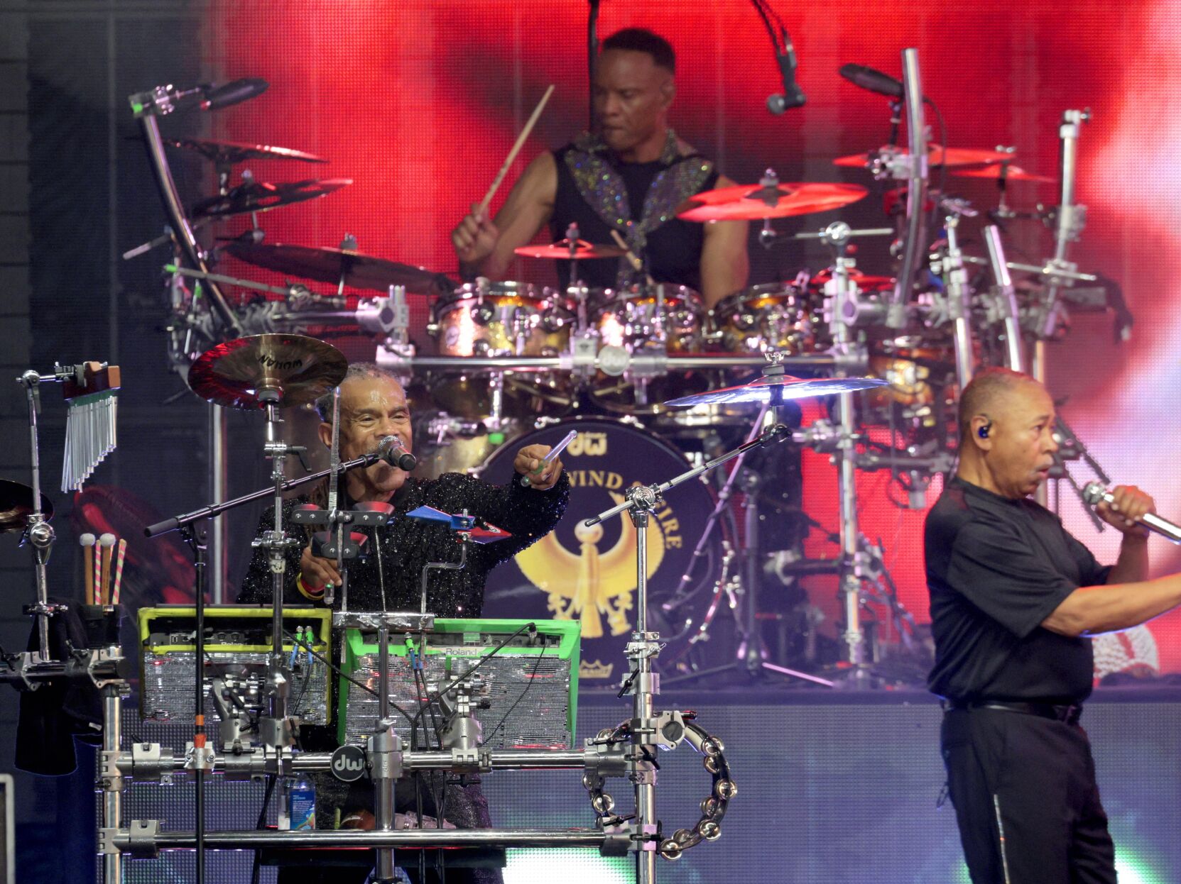 Earth Wind & Fire brave heat, perform at ӣƵ Music Park